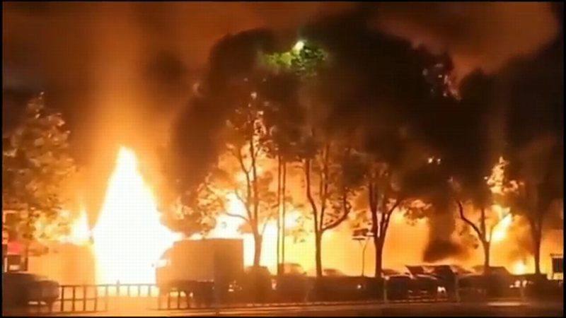 25日凌晨2時許江蘇常州南夏墅街道一商舖發生大火.png 25日凌晨2時許江蘇常州南夏墅街道一商舖發生大火.png