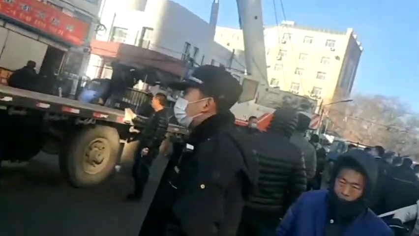 黑龙江齐齐哈尔強拆經營20多年商亭,城管與民眾爆衝突.png 黑龙江齐齐哈尔強拆經營20多年商亭,城管與民眾爆衝突.png