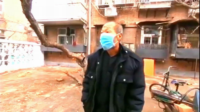 天津拾荒老翁被保安多次打倒在地 11.png 天津拾荒老翁被保安多次打倒在地 11.png