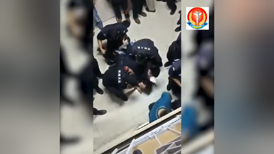 福建厦门200公安强闯民宅禁止家庭教会聚会.png 福建厦门200公安强闯民宅禁止家庭教会聚会.png