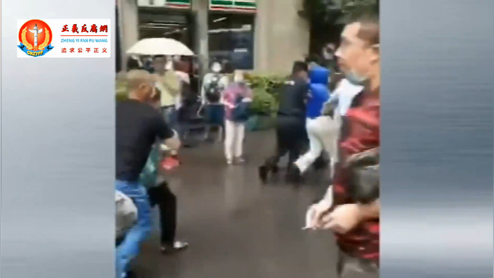 先锋网信投资人在上海徐家汇的新华中心门口集结维权.png 先锋网信投资人在上海徐家汇的新华中心门口集结维权.png