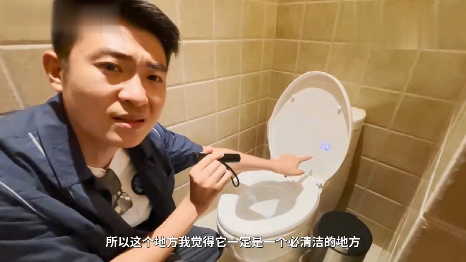 北京环球影城酒店主题房房费2800元晚,被揭不刷马桶、不洗水杯等问题。.png 北京环球影城酒店主题房房费2800元晚,被揭不刷马桶、不洗水杯等问题。.png