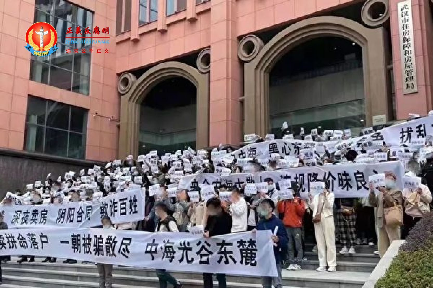 武汉楼盘买气冷清,楼盘“中海光谷东麓”大幅降价,业主10月22日前往有关部门维权。.png 武汉楼盘买气冷清,楼盘“中海光谷东麓”大幅降价,业主10月22日前往有关部门维权。.png