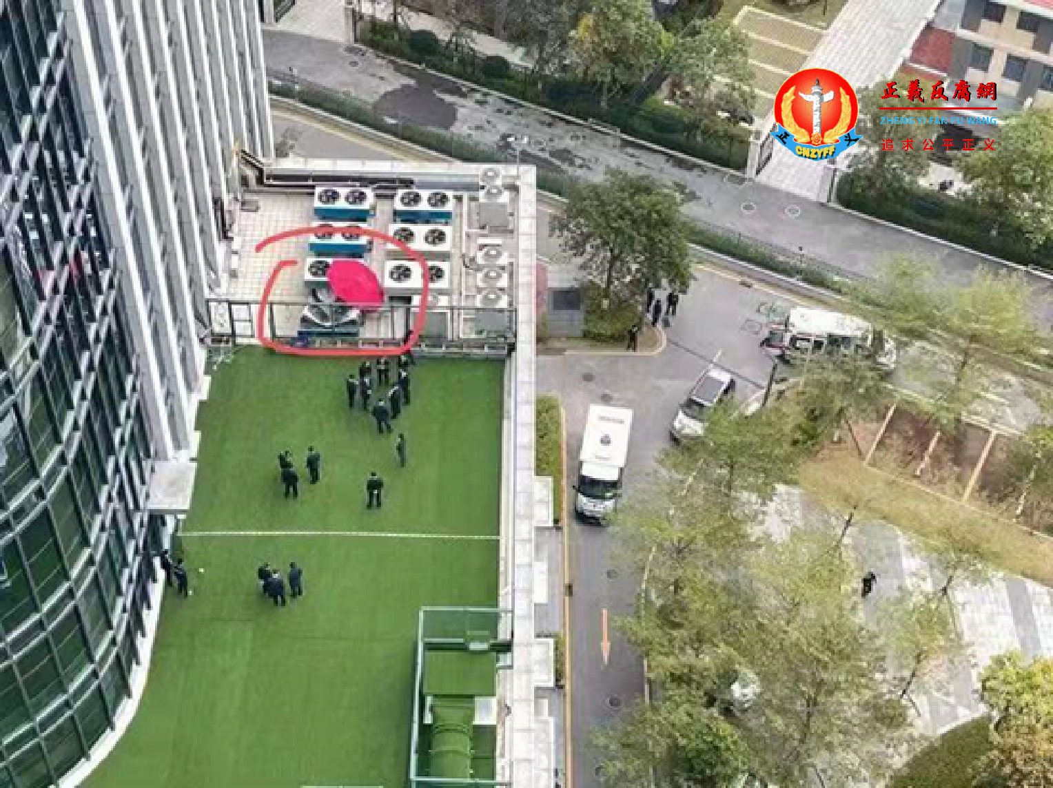 赵启柱坠落现场在厦门市思明区领事馆路18号招商银行大厦4楼平台上.png 赵启柱坠落现场在厦门市思明区领事馆路18号招商银行大厦4楼平台上.png