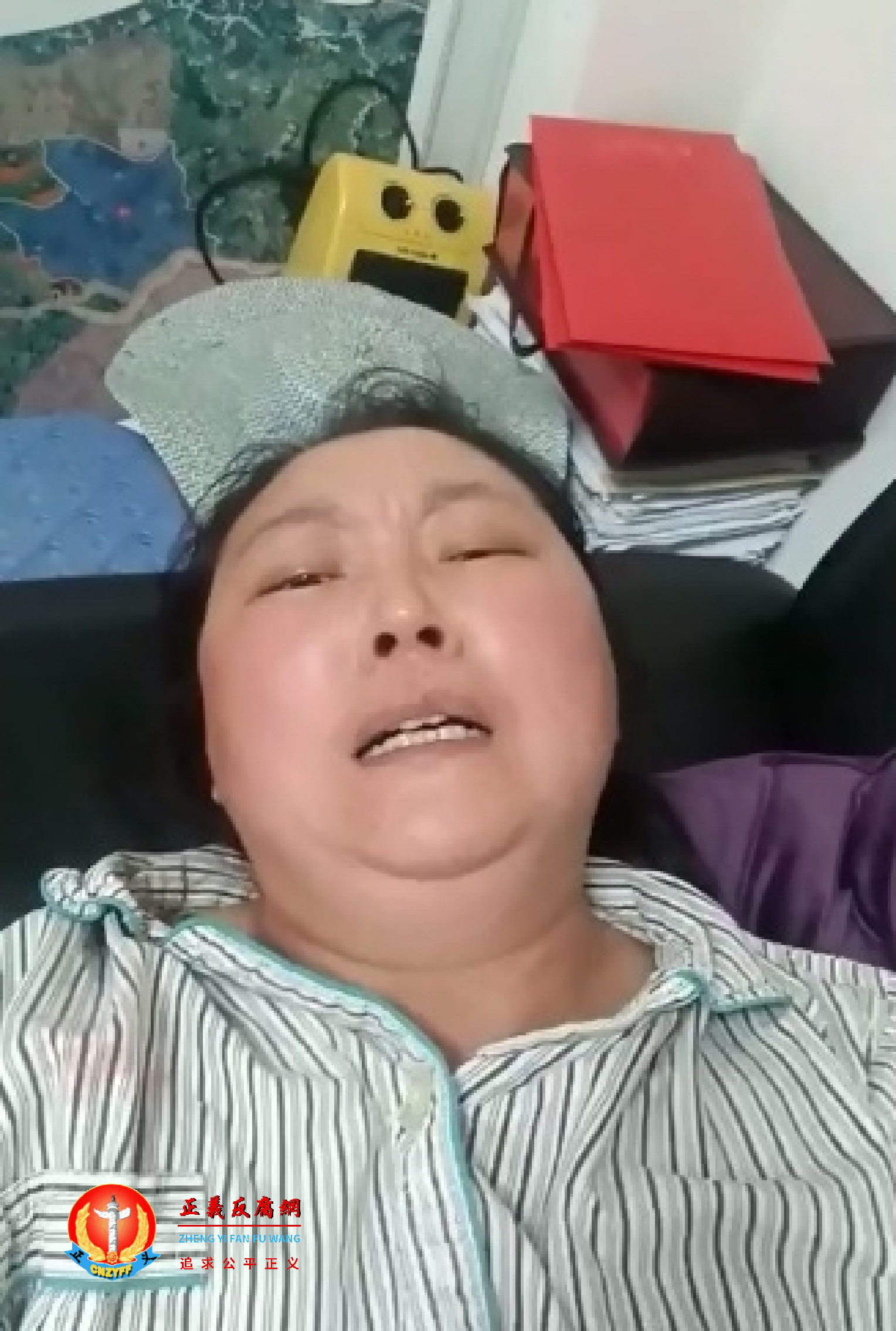 曹礼淑病房被停电,她在母亲陪伴下来到荣昌区信访办请求帮助,但未获正面回应。.png 曹礼淑病房被停电,她在母亲陪伴下来到荣昌区信访办请求帮助,但未获正面回应。.png