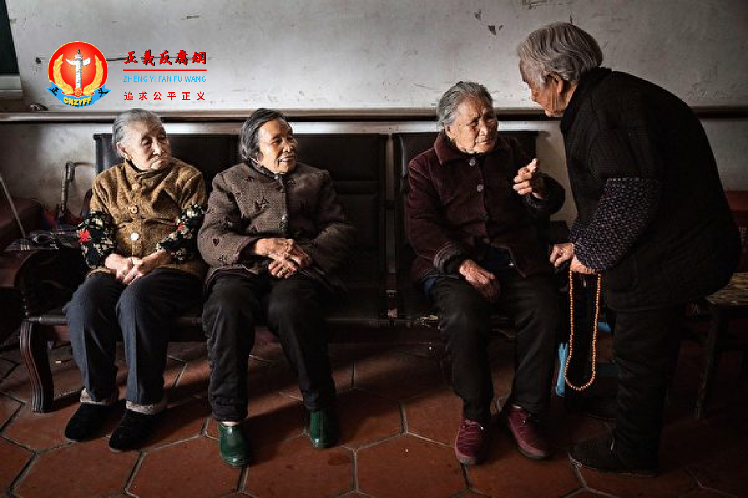 老龄化将会给社会带来人和财两个方面的影响,一是劳动力供给下降,二是养老负担加重。图为中国老年居民。.png 老龄化将会给社会带来人和财两个方面的影响,一是劳动力供给下降,二是养老负担加重。图为中国老年居民。.png