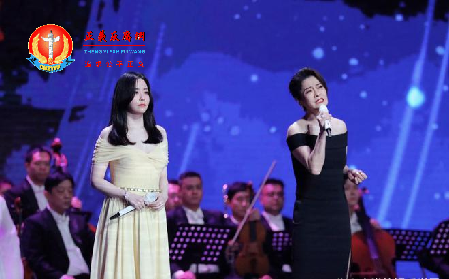 59岁的毛阿敏参加厦门金鸡奖颁奖典礼,久违的实力派歌手惊喜现身晚会现场,与小张一起演唱了三首歌。.png 59岁的毛阿敏参加厦门金鸡奖颁奖典礼,久违的实力派歌手惊喜现身晚会现场,与小张一起演唱了三首歌。.png